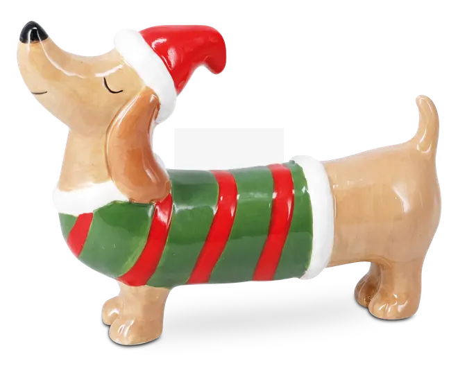 En keramisk figur formet som en gravhund med blank overflade. Hunden har en festlig grøn og rødstribet sweater med hvid kant samt en rød nissehue med hvid kant og kvast. Figuren har et muntert udtryk med lukkede øjne og næsen let løftet, hvilket giver den et glad og finurligt udseende.