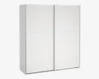 Høj, rektangulær opbevaringsenhed med en glat, mat hvid overflade. Har to store skydedøre, hver opdelt i tre vandrette paneler for et diskret, moderne udtryk. Kanterne er rene og lige, hvilket giver et minimalistisk udseende. Ingen synlige greb eller dekorative elementer, hvilket understreger et slankt og moderne design.