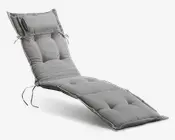 Hynder til en liggestol med sort og hvid lodret stribet mønster. Hyndet er opdelt i tre polstrede sektioner til hoved, ryg og ben, med indsyede knapper for ekstra komfort. Der er stofsnore i siderne til fastgørelse på stolen, og hovedsektionen er let hævet for ekstra nakkestøtte.