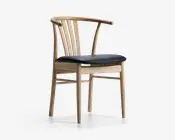 Spisebordsstol i massiv eg