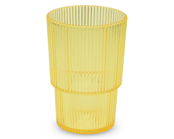 Et højt, cylindrisk drikkeglas lavet af gennemsigtigt gult glas. Overfladen har lodrette rillede linjer, som giver et tekstureret greb, og glasset har en let indsnævring omkring midten, hvilket giver det et stablet udseende. Glassets kant er glat, og bunden er flad.