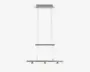 Moderne loftlampe med et rektangulært kromstel og tre jævnt fordelte, nedadrettede lampeskærme i mat glas. Lampen er ophængt i loftet med to parallelle kromstænger, hvilket giver et stilrent og moderne udtryk. Velegnet til køkkenøer eller spiseområder.
