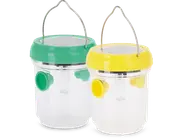 To gennemsigtige plastbeholdere med brede åbninger, hver med et farvet låg – et grønt og et gult. Begge låg har indbyggede metalhåndtag til ophængning og et solcellepanel på toppen. Hver beholder har en rund indgangsport på siden, der matcher lågets farve, samt et klart indvendigt rør, der går fra låget ned i beholderen. Designet gør det nemt at rengøre og genopfylde, og solcellepanelet antyder en mulig lys- eller elektronisk funktion.