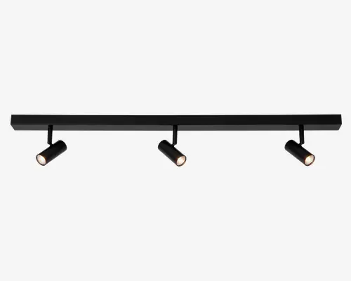 Elegant, moderne loftarmatur med mat sort finish, der har tre justerbare cylindriske spotlys monteret på en lige skinne. Hvert spotlys kan drejes og vinkles individuelt for at rette lyset, hvor det ønskes. Minimalistisk design, der passer til nutidige indretninger.