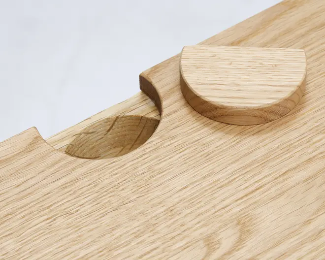 Reolopstilling med døre og skuffer oileret eg