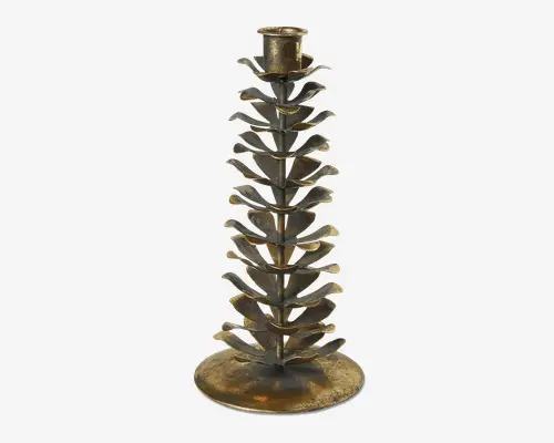 Høj dekorativ metalgenstand med stablede, bladformede trin omkring en ცენტრalt placeret stang og en bred rund fod, med en ældet bronze- og guldfarvet finish.