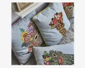 Pude broderi bomuld giraf 45x45 cm