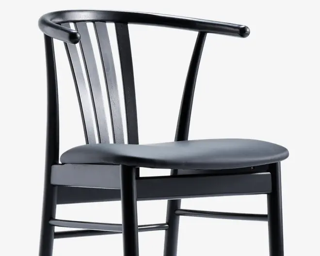 Spisebordsstol i sortlakeret bøg