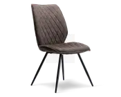 Stol med polstret sæde og ryglæn betrukket med et blødt, brunt stof med diamantformet quiltet mønster. Ryglænet er let vinklet for ergonomisk støtte. Stolen står på fire slanke, sorte metalben, der er skråt udad for stabilitet og et moderne udtryk.