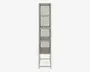 Høj, smal reol med fem jævnt fordelte hylder, fremstillet af metal med mat sølvfinish. Hylderne er åbne foran og på siderne, hvilket giver nem adgang og overblik. Designet er minimalistisk og funktionelt, velegnet til organisering af ting på små områder.