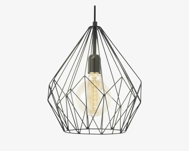 Loftlampe med et geometrisk, diamantformet sort metaltrådsstel. Pæren er synlig med en tydelig glødetråd og hænger fra en sort fatning. Designet er moderne og industrielt, og den åbne ramme lader lyset skinne frit igennem for en lys og stemningsfuld effekt.