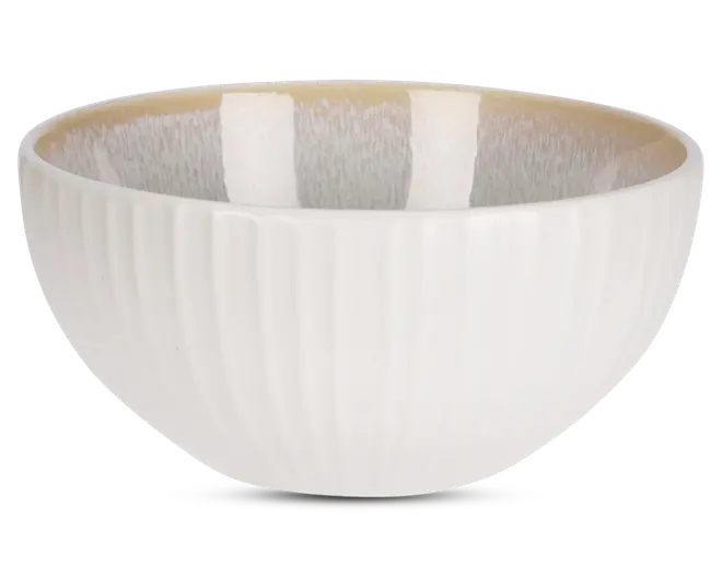 En rund keramikskål med mat hvid yderside og diskrete lodrette riller, der giver tekstur. Indersiden har en blank finish med en beige kant og skiftevis lodrette striber i hvid og lysegrå, hvilket giver et moderne og elegant udtryk. Skålen har en let udadgående åbning og en glat, sømløs bund.