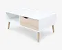 Rektangulært bord med hvid finish og fire koniske ben i lyst træ. Bordet har et åbent opbevaringsrum på den ene side og en enkelt skuffe med front i naturtræ og buet udskæring som greb på den anden side. Designet er minimalistisk og moderne.