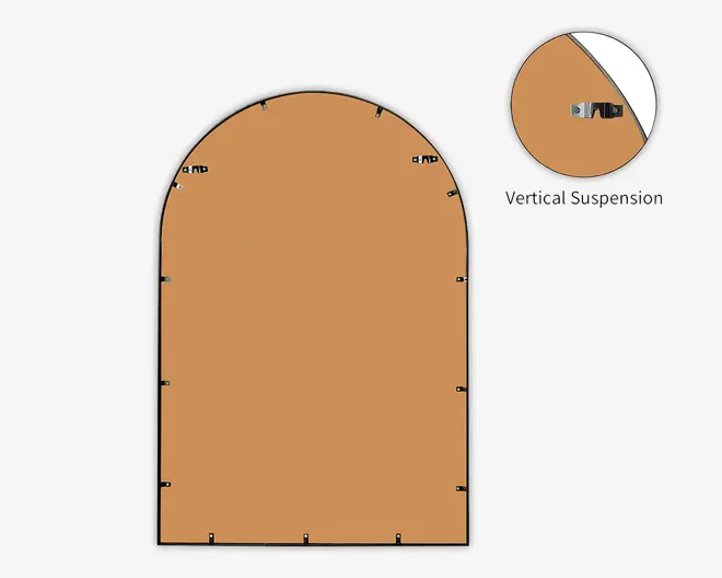 Billedet viser et lodret, buet panel med en glat brun overflade. Langs kanterne er der flere jævnt fordelte metalbeslag til sikker montering. Et indsat nærbillede fremhæver det lodrette ophængningsbeslag, som består af en metalholder på bagsiden for nem ophængning.