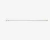 En slank, aflang hvid armatur med matteret afdækning, designet til montering i loftet eller under skabe. Armaturet har et minimalistisk design med rene linjer og integrerede endestykker samt en strømtilslutning i den ene ende for nem installation.